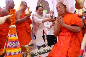 ການນຳພັກ-ລັດ ຮ່ວມຫົດສົງເຖຣາພິເສກ ປະທານສູນກາງ ອພສ ອົງທີ 7