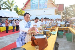 ການນໍາພັກ-ລັດ ຮ່ວມຕັກບາດໃນງານບຸນນະມັດສະການພະທາດໂຜ່ນ ປະຈໍາປີ 2026