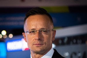 ຊີວະປະຫວັດຫຍໍ້ ຂອງ ທ່ານ ປີເຕີ ຊີຢາໂຕ ລັດຖະມົນຕີກະຊວງການຕ່າງປະເທດ ແລະ ການຄ້າຮົງກາຣີ