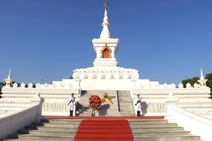 ເລຂາທິການໃຫຍ່ຄະນະບໍລິຫານງານສູນກາງພັກກອມມູນິດຫວຽດນາມ ວາງພວງມາລາທີ່ອະນຸສາວະລີນັກຮົບນິລະນາມ