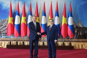 ປະທານສະພາແຫ່ງຊາດລາວ ພົບປະກັບ ເລຂາທິການໃຫຍ່ ພັກກອມມູນິດຫວຽດນາມ