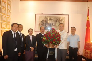 ການນໍາແຂວງຫຼວງພະບາງ ເຂົ້າອວຍພອນກົງສູນໃຫຍ່ ສປ ຈີນ ປະຈຳພາກເໜືອ