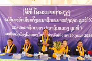 ຜູ້ສະໝັກເລືອກຕັ້ງ ສສຊ ເຂດເລືອກຕັ້ງທີ 15 ພົບປະຜູ້ມີສິດເລືອກຕັ້ງ ທີ່ບ້ານສະໝັນ