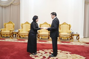 ປະທານປະເທດ ຮັບສານຕາຕັ້ງ ຈາກທູດຕ່າງປະເທດ ແລະ ມອບສານຕາຕັ້ງໃຫ້ທູດລາວໄປປະຈຳຢູ່ຕ່າງປະເທດ