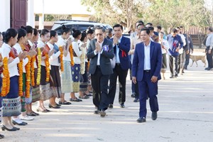 ຜູ້ສະໜັກ ສສຊ ຊຸດທີ X ເຂດ 12 ສືບຕໍ່ຫາສຽງຢູ່ເມືອງໄຊບົວທອງ