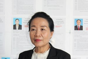 ຂ້າພະເຈົ້າມີຄວາມພ້ອມ ເຮັດໜ້າທີ່ເປັນຂົວຕໍ່ ລະຫວ່າງຂັ້ນລຸ່ມກັບຂັ້ນເທິງ