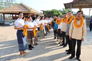 ຜູ້ສະໝັກຮັບເລືອກຕັ້ງເປັນ ສສຊ ແລະ ສສຂ ສືບຕໍ່ໂຄສະນາຫາສຽງຢູ່ເມືອງທຸລະຄົມ ແລະ ເມືອງແກ້ວອຸດົມ