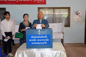 ພິທີປ່ອນບັດເລືອກຕັ້ງ ສສຊ ຊຸດທີ X ແລະ ສສ ນວ ຊຸດທີ V ຈຸດ ບ້ານໂນນສະຫວັນ