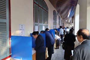 ບັນຍາກາດການປ່ອນບັດເລືອກຕັ້ງ ສສຊ ຊຸດທີ X ແລະ ສສຂ ຊຸດທີ V ຢູ່ເຂດເລືອກຕັ້ງທີ 13