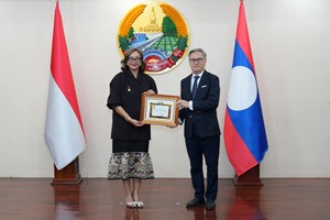 ລັດຖະບານ ສປປ ລາວ ປະດັບຫຼຽນກາມິດຕະພາບ ໃຫ້ແກ່ ທູດອິນໂດເນເຊຍ