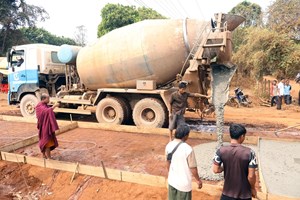 ເລີ່ມລົງມືກໍ່ສ້າງທາງເບຕົງພາຍໃນບ້ານນາໄຊ-ສະໂປນ ໄລຍະ 581 ແມັດ, ຄາດ 2 ປີໃຫ້ສໍາເລັດ