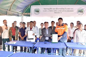 ປະຊາຊົນບ້ານດົງບັງໄດ້ຊົມໃຊ້ເສັ້ນທາງດິນແດງເສັ້ນໃໝ່