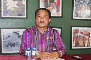 ສາຍພູຫຼວງ ເນັ້ນສົ່ງເສີມການຜະລິດກະສິກໍາ ຄຽງຄູ່ກັບການຊ່ວຍເຫຼືອສັງຄົມ