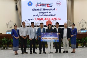 ມອບ-ຮັບ ເງິນລາງວັນໃຫ້ຜູ້ໂຊກດີ ຖືກລາງວັນທີ 1