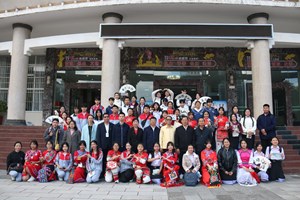 ນັກຮຽນລາວ ທັດສະນະສຶກສາຢູ່ໂຮງຮຽນມັດທະຍົມຊົນເຜົ່ານະຄອນຕ້າລີ