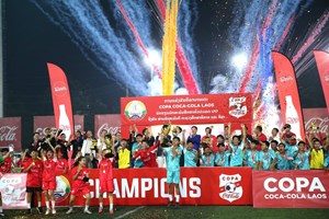 ແດນໃຕ້ ຊາຍ-ຍິງ ຄອງແຊັມເຕະບານ ລາວໂຄຄາ-ໂຄລາ ບ໊ອຕຕລິງ