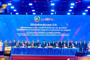 ພິທີເຊັນສັນຍາສໍາປະທານວຽກໂຄງການທາງລົດໄຟ ລາວ-ຫວຽດນາມ