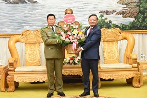 3 ພາກສ່ວນ ເຂົ້າອວຍພອນຄະນະນໍາກະຊວງ ປກສ ໂອກາດວັນສ້າງຕັ້ງກຳລັງ ປກສ