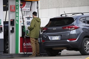 ລາ​ຄາ​ນ້ຳ​ມັນ​ແອັດ​ຊັງ ຢູ່​ອາ​ເມ​ຣິ​ກາ​ ສ້າງ​ສະ​ຖິ​ຕິ​ສູງ​ສຸດ​ໃນ​ຮອບ 4 ປີ