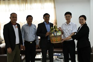 ບໍລິສັດ ທາງລົດໄຟລາວ-ຈີນ ອວຍພອນພະນັກງານໜັງສືພິມປະຊາຊົນ