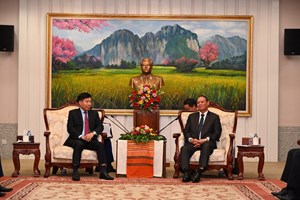 ຜູ້ປະຈໍາການຄະນະເລຂາທິການສູນກາງພັກ ຕ້ອນຮັບຄະນະຜູ້ແທນຫວຽດນາມ