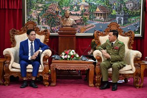 ຄະນະນຳແຂວງເຫງະອານ ພົບປະອວຍພອນຄະນະນຳກະຊວງ ປກສ ລາວ