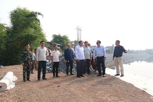 ຄະນະນໍາແຂວງໄຊຍະບູລີ ຕິດຕາມໂຄງການກໍ່ສ້າງຕາຝັ່ງເຈື່ອນ ຢູ່ເມືອງແກ່ນທ້າວ