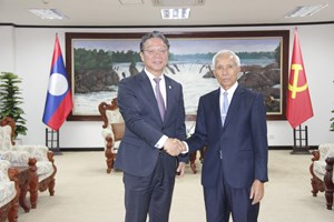 ທ່ານ ຄໍາພັນ ເຜີຍຍະວົງ ຕ້ອນຮັບ ທ່ານທູດ ສ ເກົາຫຼີ ເຂົ້າຢ້ຽມຂໍ່ານັບ