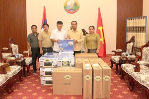 ບໍລິສັດສັດ ວັງຕັດມາຍນິງກຣຸບ ຈຳກັດ ມອບຄອມພິວເຕີ ໃຫ້ອົງການປົກຄອງແຂວງເຊກອງ