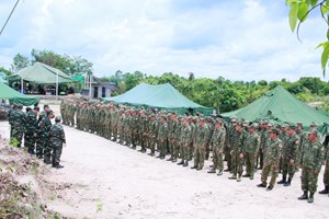 ຮອງຫົວໜ້າກົມໃຫຍ່ການເມືອງກອງທັບ ພົບປະໂອ້ລົມນັກຮົບຫັດແອບຝຶກອົບຮົມຕີພິເສດໃຕ້ຝຸ່ນ