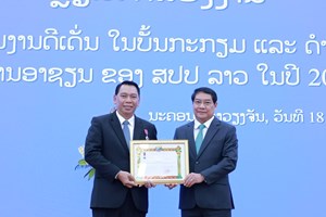ນວ ປະດັບຫຼຽນໄຊ ແລະ ຫຼຽນກາແຮງງານໃຫ້ແກ່ຜູ້ມີຜົນງານດີເດັ່ນ ໃນບັ້ນກະກຽມ-ດຳເນີນກອງປະຊຸມອາຊຽນ