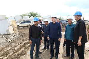 ປະທານອົງການປົກຄອງແຂວງຄໍາມ່ວນ ເຄື່ອນໄຫວເຮັດວຽກຢູ່ເມືອງຫີນບູນ