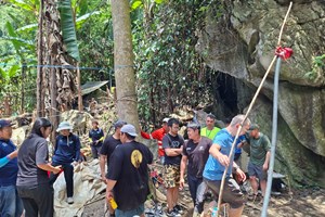 ປັດຈຸບັນ ເຈົ້າໜ້າທີ່ກ່ຽວຂ້ອງທັງພາຍໃນ ແລະ ຕ່າງປະເທດ ໄດ້ສືບຕໍ່ຄົ້ນຫາດຳເນີນການຄົ້ນຫາຜູ້ປະສົບໄພຕິດທີ່ຍັງຕິດຄ້າງຢູ່ໃນຖໍ້າບ້ານພັນໄຊ
