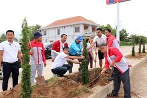 ລະມາມ ເປີດຂະບວນການປູກຕົ້ນໄມ້ ເນື່ອງໃນວັນປູກຕົ້ນໄມ້ແຫ່ງຊາດ
