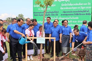 ໄຊຍະບູລີ ສະເຫຼີມສະຫຼອງວັນປູກຕົ້ນໄມ້ແຫ່ງຊາດຕິດ​ພັນ​ກັບວັນເດັກສາກົນ