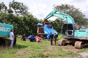 ໄຊສົມບູນ ຈັບກຸມກຸ່ມລັກລອບຂຸດຄົ້ນຄຳຕົກຂ້ອນ ຢູ່ເມືອງອະນຸວົງ