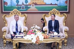 ຫົວໜ້າ ອອປສ ຕ້ອນຮັບຄະນະຜູ້ແທນມະຫາວິທະຍາໄລສ້າງຄູກວາງຊີ
