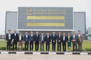 ຮອງນາຍົກລັດຖະມົນຕີ ຢ້ຽມຢາມໂຮງງານກັ່ນຫຼອມວັດຖຸມີຄ່າລາວ-ສາກົນ