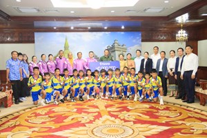 ນວ ມອບເງິນ 40 ລ້ານກີບ ສົ່ງເສີມທີມ ເບ ສະຫວັນ ທີ່ສ້າງຜົນງານໄດ້ແຊັມເຕະບານນາໆຊາດ ທີ່ ສສ ຫວຽດນາມ