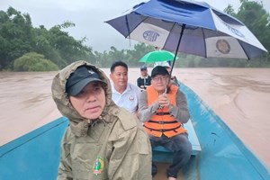 ການນຳເມືອງຄູນຄຳລົງຕິດຕາມສະພາບນ້ຳຖ້ວມ