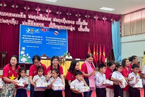 ອາສາສະໝັກຊາວໜຸ່ມລະດູຮ້ອນກຸ່ມ G9-ເພື່ອຮອຍຍິ້ມຂອງເດັກ