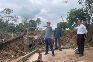 ປະທານຄະນະກຳມະການປົກຄອງແຂວງອຸດົມໄຊ ລົງຕິດຕາມສະພາບນ້ຳຖ້ວມ