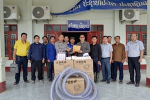 ຄະນະກຳມະການຄຸ້ມຄອງໄພພິບັດຂັ້ນແຂວງ ມອບເຄື່ອງຈັກສູບນໍ້າໃຫ້ເມືອງນາໝໍ້