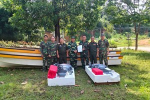 ກອງບັນຊາການທະຫານແຂວງຫຼວງພະບາງ ມອບເຮືອ ແລະ ອຸປະກອນ  ໃຫ້ກອງບັນຊາການທະຫານແຂວງອຸດົມໄຊ