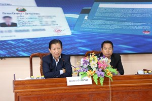 ມອບ-ຮັບບັດພະນັກງານ-ລັດຖະກອນໃຫ້ຄັງເງິນແຫ່ງລັດປະຈໍາແຂວງຄໍາມ່ວນ