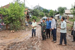 ພົນເອກ ຄໍາລຽງ ອຸທະໄກສອນ ຕິດຕາມການແກ້ໄຂສະພາບນໍ້າຖ້ວມຢູ່ເມືອງນາໝໍ້