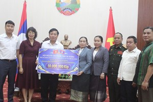 ກົງສຸນໃຫຍ່ຫວຽດນາມ ມອບເຄື່ອງຊ່ວຍເຫຼືອ ໃຫ້ຜູ້ປະສົບໄພຢູ່ແຂວງເຊກອງ