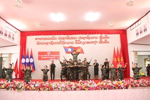 ໜ່ວຍສິລະປະສະມັກຫຼິ້ນ ກອງພົນທີ 2 ຜ່ານລາຍການສະແດງ