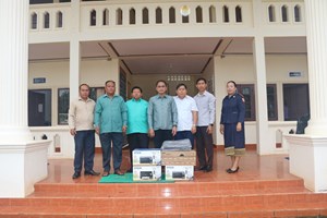 ການນໍາເມືອງໝື່ນ ມອບຄອມພີວເຕີໂນດບຸກ-ປິນເຕີ ໃຫ້3 ຕາແສງ
