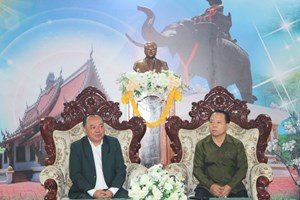 ກຸ່ມບໍລິສັດ ແສງອາລຸນ ສະໜັບສະໜູນເງິນ 200 ລ້ານກີບ ຈັດງານບຸນຊ່ວງເຮືອຢູ່ແຂວງອັດຕະປື